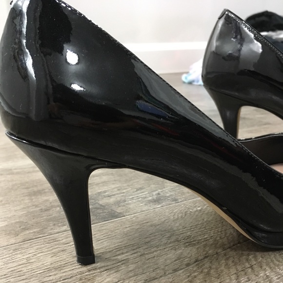 VINCE CAMUTO HEELS - Picture 2 of 5